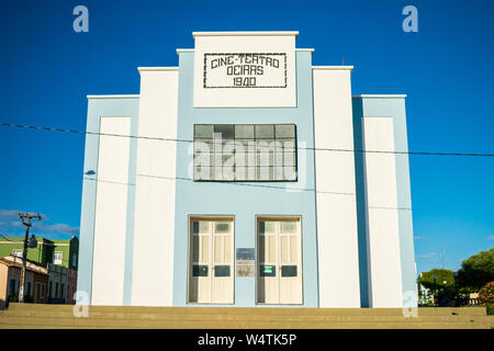 Oeiras, Brésil - Circa 2019 Juillet : Cine Theatre de Oeiras, construit en 1940 dans un style art déco. Oeiras a été la première capitale de l'État de Piauí (nord-est de l'o Banque D'Images