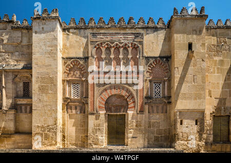 Puerta de San Ildefonso, porte mauresque à Mezquita-Catedral, Cordoue, Andalousie, Espagne Banque D'Images