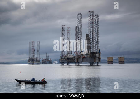 Derricks abandonnés en attente d'être mis au rebut dans le cimetière de forage, près de Aberdeen en Ecosse Banque D'Images