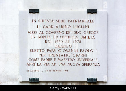 Venise, Italie - 14 MAI 2019 : plaque commémorative à Jean Paul I au Palais des patriarches de Venise Banque D'Images