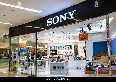 Jakarta, Indonésie - 31 décembre 2018 : voir l'avant du magasin de Sony, un conglomérale multinationale japonaise comprend de consommateurs et de professionnels Banque D'Images