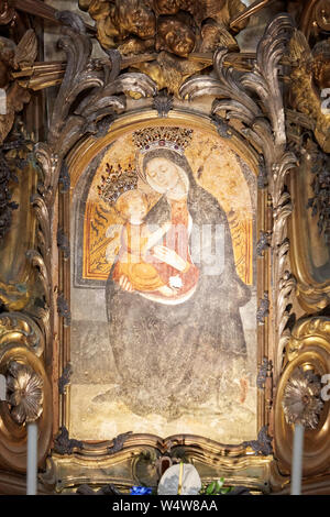 Vicoforte, Italie - 17 août 2016 : Sanctuaire de Vicoforte, Vierge Marie icône antique miraculeuse en Piémont, Italie Banque D'Images