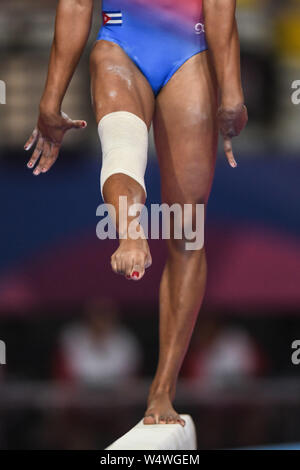 24 juillet 2019, Lima, Pérou : une gymnaste de pratiques Cuba à la poutre lors de la formation podium avant la compétition tenue à la Jose Carlos Villa El Salvador à Lima, Pérou. Credit : Amy Sanderson/ZUMA/Alamy Fil Live News Banque D'Images