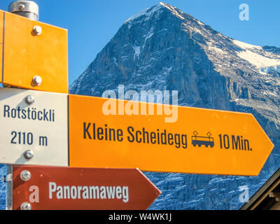 Vue sur la montagne Eiger depuis le long du Männlichen à Kleine Scheidegg Panorama Trail. Berner Oberland, Suisse. Banque D'Images