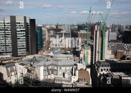 Une vue sur le paysage urbain de la ville de jardin (120), la ville de Londres est plus grand toit-l'espace public, situé au sommet de la nouvelle Cour Fen immeuble de bureaux au 120 Fenchurch Street à Londres, Royaume-Uni. À 15 étages de haut, la plate-forme panoramique offre une vue à 360 degrés de la ville et le grand Londres, et est gratuit pour les membres du public à visiter. Banque D'Images