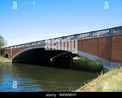 M25 Pont Runnymede, Tamise, Egham, England, UK, FR. Banque D'Images