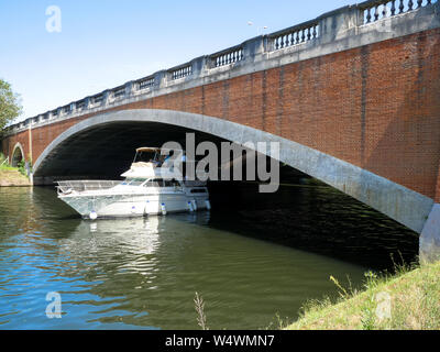 M25 Pont Runnymede, Tamise, Egham, England, UK, FR. Banque D'Images