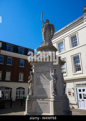 Staines-on-Thames, Monument aux Morts, Place du marché, Surrey, Angleterre, RU, FR. Banque D'Images