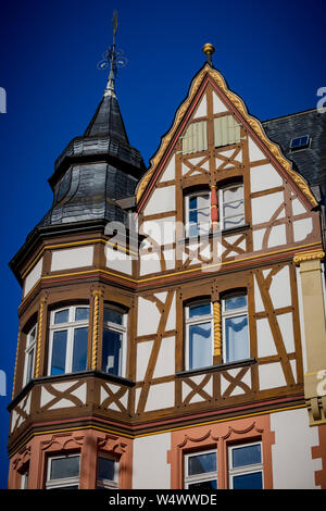 Façades de bâtiments décoratifs de la vallée de Bernkastel-Mosel, Germany.jpg Banque D'Images