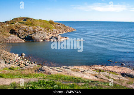 Beau paysage finlandais, Helsinki, Suomenlinna, Helsingfors, Uusimaa, Finlande avec des roches et de la mer Baltique Banque D'Images