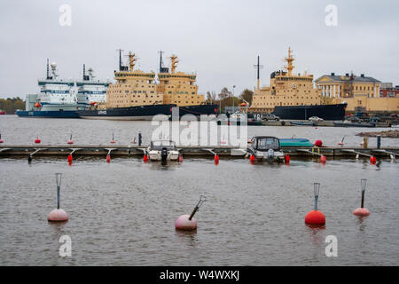 Brise-glace dans le port d'Helsinki, Finlande Banque D'Images