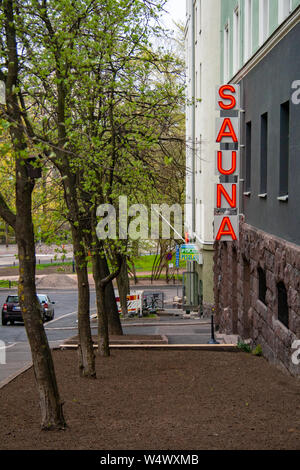 Néon rétro rouge signe d'une fonction sauna à Helsinki, l'Kotiharju Sauna, le plus vieux sauna en Finlande Banque D'Images