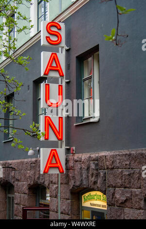 Néon rétro rouge signe d'une fonction sauna à Helsinki, l'Kotiharju Sauna, le plus vieux sauna en Finlande Banque D'Images