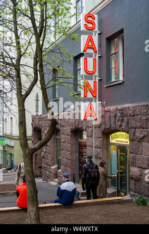 Néon rétro rouge signe d'une fonction sauna à Helsinki, l'Kotiharju Sauna, le plus vieux sauna en Finlande Banque D'Images