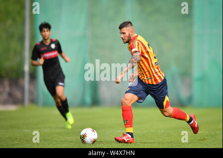 Santa Cristina Val Gardena, Italie. Le 25 juillet, 2019. Foto Massimo Paolone/LaPresse25 luglio 2019 Santa Cristina Valgardena (BZ), Italia sport calcio Lecce vs Virtus Bolzano - Pré Campionato di Calcio Serie A 2019/2020 - Centro Sportivo "Mulin da Coi" Nella foto : Marco Calderoni dans azione Photo Massimo Paolone/LaPresse 25 juillet 2019 Santa Cristina Valgardena (BZ), de l'Italie Sports Football Lecce vs Virtus Bolzano - championnat de football italien une ligue TIM 2019/2020 - centre sportif "Mulin da Coi". Dans le pic : Marco Calderoni en action Crédit : LaPresse/Alamy Live News Banque D'Images