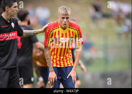 Santa Cristina Val Gardena, Italie. Le 25 juillet, 2019. Foto Massimo Paolone/LaPresse25 luglio 2019 Santa Cristina Valgardena (BZ), Italia sport calcio Lecce vs Virtus Bolzano - Pré Campionato di Calcio Serie A 2019/2020 - Centro Sportivo "Mulin da Coi" Nella foto : Mattia Felici osserva Massimo Paolone Photo/LaPresse 25 juillet 2019 Santa Cristina Valgardena (BZ), de l'Italie Sports Football Lecce vs Virtus Bolzano - championnat de football italien une ligue TIM 2019/2020 - centre sportif "Mulin da Coi". Dans le pic : Mattia Felici ressemble à crédit : LaPresse/Alamy Live News Banque D'Images