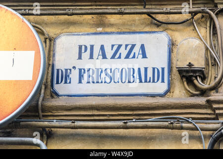 Florence, Italie - 10 MAI 2019 : street sign Piazza de' Frescobaldi sur le mur à Florence, Italie Banque D'Images