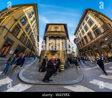 FLORENCE, ITALIE - 10 MAI 2019 : de la Via de' Tornabuoni Banque D'Images