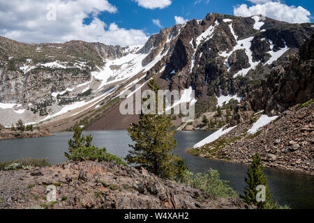 Ellery Lake le long de Tioga Pass road (State Route 120) en Californie est de la Sierra Nevada à l'été Banque D'Images