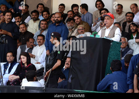 QUETTA, PAKISTAN, Mai 25 : membre du comité central du Parti national et ancien ministre en chef du Dr. Abdul Malik Baloch traite de l'opposition à Banque D'Images