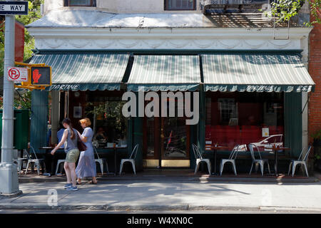 Tartine, 253 West 11th Street, New York, NY devanture extérieure d'un restaurant et café avec terrasse dans le quartier de Greenwich Village de Manhattan Banque D'Images