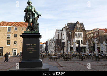 Statue de l'ARIJ Scheffer à Scheffersplein à Dordrecht, Pays-Bas, Scheffer (1795-158) a été un artiste et né à Dordrecht. Banque D'Images