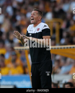 Stephen Baxter gestionnaire des croisés au cours de la Ligue Europa match de qualification à Molineux, Wolverhampton. Banque D'Images