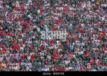 Les spectateurs de la Formule 1 (F1) la race dans la ville de Mexico, Mexique Banque D'Images