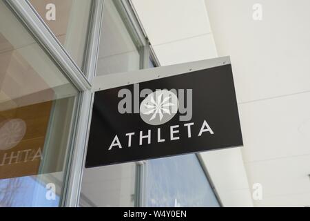 Close-up de signer pour athleisure société Athleta usure de luxe à San Ramon, Californie, le 12 mars, 2019. () Banque D'Images