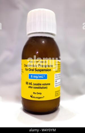 Close-up de bouteille de phosphate d'Oseltamivir pour suspension buvable, commercialisé sous le nom de Tamiflu et utilisé pour traiter le virus de l'influenza chez les enfants, le 21 mars 2019. () Banque D'Images