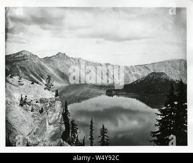 Le lac du cratère de l'Île, 1874 L'assistant de preuve. Banque D'Images