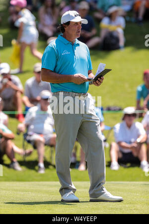 Memphis, TN, USA. Le 25 juillet, 2019. Phil Michelson lors du premier tour de la WGC-FedEx St. Jude Invitational Golf Tournament à TPC Southwind à Memphis, TN. Siegel gris/Cal Sport Media/Alamy Live News Banque D'Images