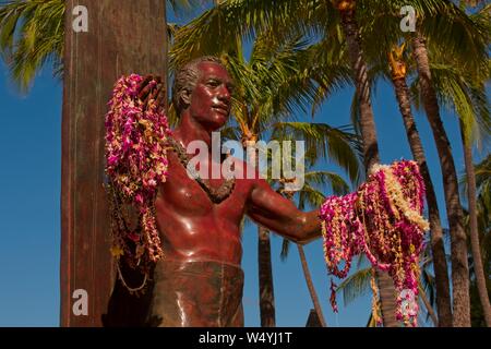 Statue de Kuhio Beach à Duke Kahanamoku Waikiki, Hawaii Banque D'Images