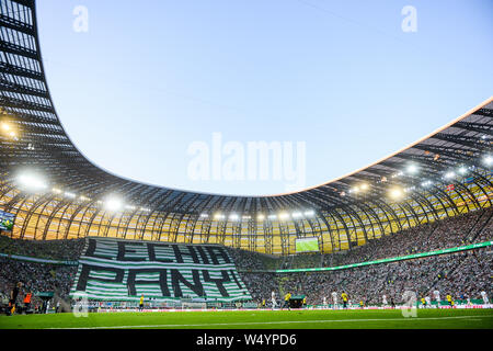 Pagan Gdansk partisans sont observés avec une grande bannière au cours de l'UEFA Europa League match qualificatifs Pagan entre Gdansk et Brondby si au stade Energa.(score final ; Pagan Gdansk 2:1 Luinya SI) Banque D'Images