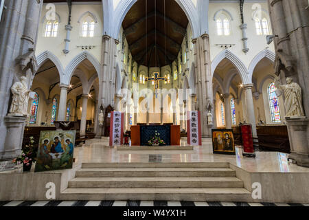 L'autel principal de la cathédrale catholique de Hong Kong de l'Immaculée Conception Banque D'Images