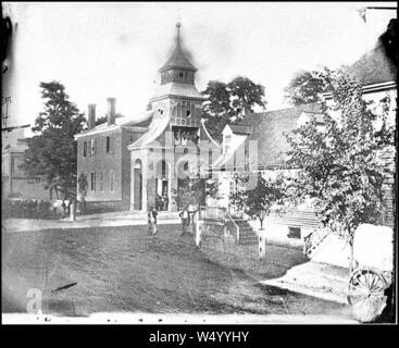 Culpeper Court House, Va., palais de justice, avec un groupe de Confédérés capturés à Cedar Mountain sur balcon Banque D'Images