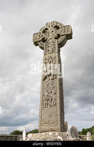 Haut Celtic croix dans le cimetière Drumcliff Banque D'Images