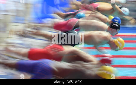 Gwangju, Corée du Sud. 26 juillet, 2019. Les athlètes commencer pendant le 50m libre masculin préliminaire à l'Gwangju 2019 du monde de la FINA à Gwangju, Corée du Sud, le 26 juillet 2019. Credit : Tao Xiyi/Xinhua/Alamy Live News Banque D'Images