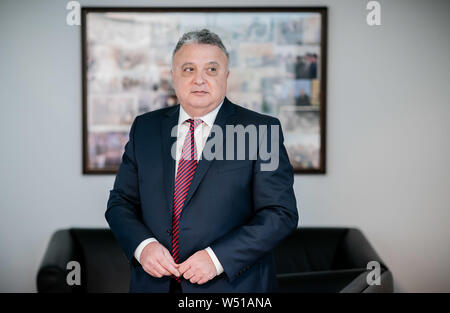 Berlin, Allemagne. Le 25 juillet, 2019. Jeremy Issacharoff, diplomate et Ambassadeur de l'Etat d'Israël en Allemagne, admis à l'ambassade d'Israël. Crédit : Michael Kappeler/dpa/Alamy Live News Banque D'Images