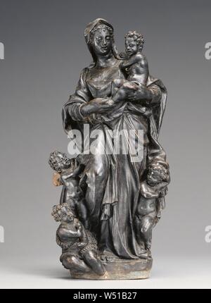 Vierge à l'enfant avec l'Ange et l'enfant Saint Jean Baptiste, Girolamo Campagna (Italien, 1549/1550 - 1625), Venise, Vénétie, Italie, à propos de 1585, terre cuite, 44 cm (17 5/16 in Banque D'Images