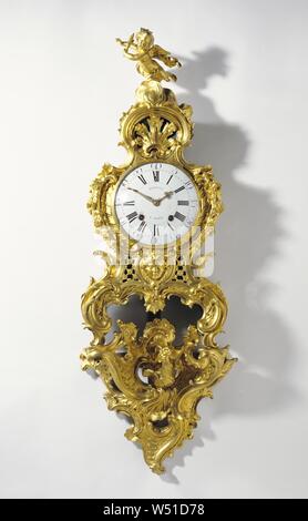 Réveil sur le support, mouvement d'horloge par Jean Romilly (Français, 1714 - 1796 (1752), master) Cas attribuée à Charles Cressent (Français, 1685 - 1768 (1719) maître), le support par Jean-Joseph de Saint-Germain (Français, 1719 - 1791 (1748) maître), Paris, France, environ 1758, bronze doré, verre, métal émaillé, 127,7 x 47 x 20,3 cm (50 1/4 x 18 1/2 x 8 in Banque D'Images