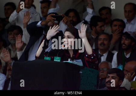 Quetta, Pakistan. Le 25 juillet, 2019. QUETTA, PAKISTAN, Mai 25 : Ligue Musulmane du Pakistan (PML-N) Président et fille de l'ancien Premier Ministre du Pakistan, Mme Maryam Nawaz adresses aux partis d'opposition partisans pendant manifestation de protestation contre le Pakistan Tehreek-e-Insaf (PTI) du gouvernement. Opposition unie est la tenue d'une série de rassemblements dans tout le pays pour observer le Jour noir un an après les élections générales 2018, dans lequel le Pakistan Tehreek-e-Insaf sortit victorieux. Credit : Din Muhammad/Watanpaal Pacific Press/Alamy Live News Banque D'Images