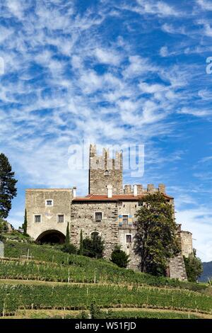 Au-dessus de Château Hochnaturns Naturns, 13e siècle, la forteresse, la tour résidentielle Romane Vinschgau, Tyrol du Sud, Italie Banque D'Images