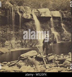 Les vallons de la Catskills. Le Bastion de l'automne, Kauterskill Glen, près de la maison Laurier., Edward et Henry T. Anthony & Cie (American, 1862 - 1902), à propos de 1864-1866, à l'albumine argentique Banque D'Images