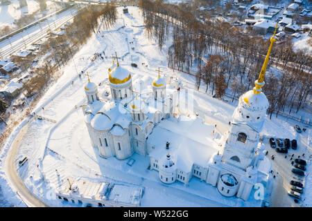 Église de l'assomption à Vladimir ville, la Russie. Vue aérienne drone Banque D'Images