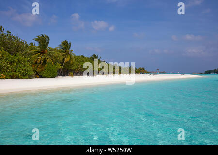 Le sable blanc de Paradise Island (Lankanfinolhu), Maldives Banque D'Images