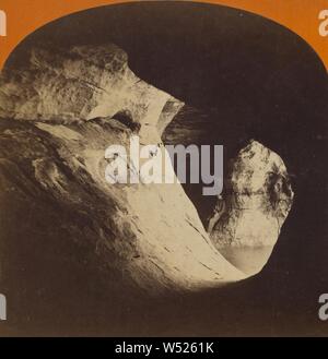 Le Pictured Rocks - intérieur le trou dans le mur., Brainard F. Childs (Américain, 1841/1842 - 1921), années 1870, à l'albumine argentique Banque D'Images
