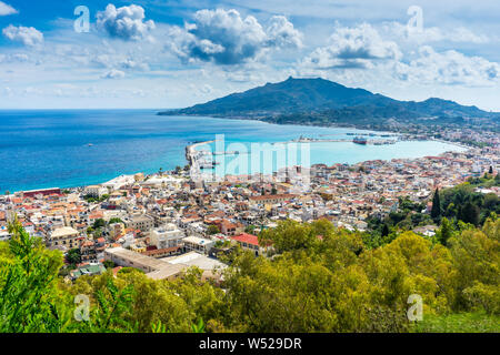 Grèce, Zante, vue imprenable sur le port et maisons de zakynthos ville d'en haut Banque D'Images