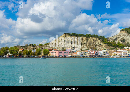 Grèce, Zante, le bord de l'eau et maisons de la belle ville de Zakynthos Banque D'Images