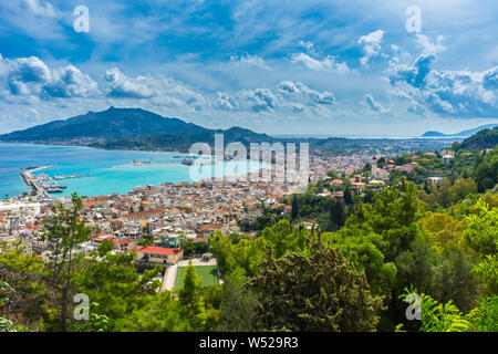 Grèce, Zante, sans fin sur magnifiques montagnes, port et maisons de ville de Zante Banque D'Images